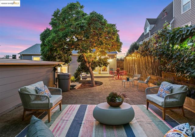 1000 Navellier St, El Cerrito CA: https://media.crmls.org/mediaz/cf042598-9b41-420d-a03b-8a04fe32c68d.jpg