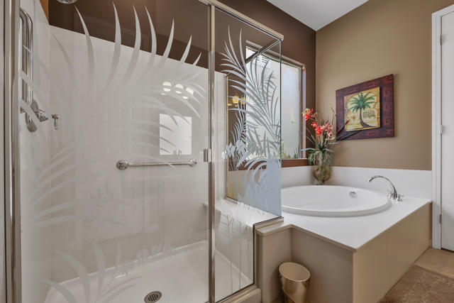 81083 Avenida Tres Lagunas, Indio CA: https://media.crmls.org/mediaz/cf0446cb-f0b7-4e96-a810-1abf8f65595e.jpg