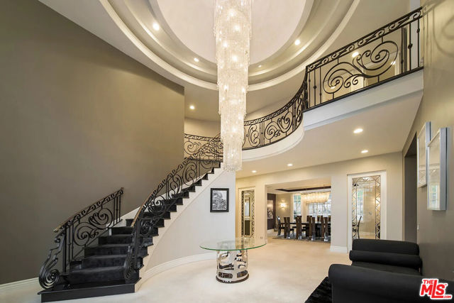 14132 Beresford Road, Beverly Hills CA: https://media.crmls.org/mediaz/cf04b13e-f48e-4b19-8203-2a2641d5ebee.jpg