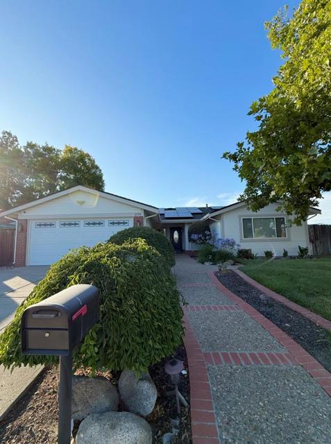 3179 Christopher Way, San Ramon CA: https://media.crmls.org/mediaz/cf052848-3966-49d0-a18d-800ed5473007.jpg