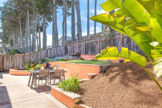 3141 Ocean Terrace, Marina CA: https://media.crmls.org/mediaz/cf0580e7-bc0f-4cb2-8f28-9daca3af5fa6.jpg