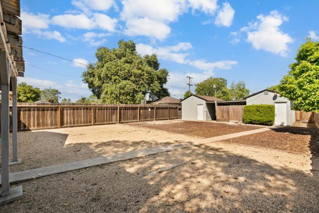 553 Line Street, Hollister CA: https://media.crmls.org/mediaz/cf058baf-d625-44d9-9419-5e15a5d778e8.jpg