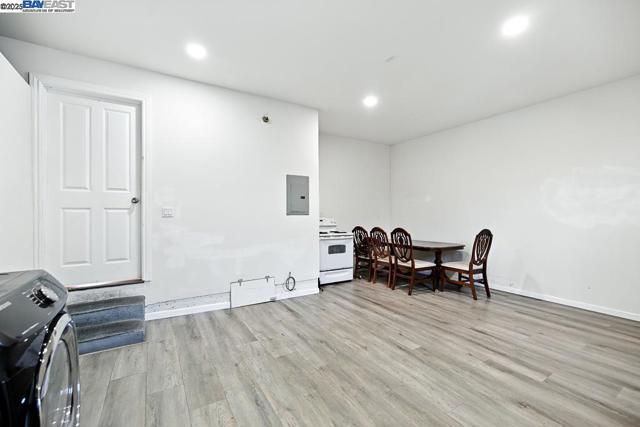 3419 Del Valle Cir, San Leandro CA: https://media.crmls.org/mediaz/cf05a574-8da1-4e1e-a0eb-a541b398fa1d.jpg