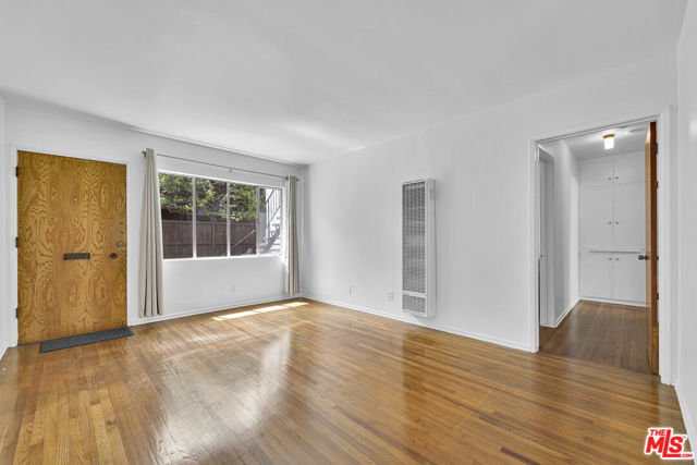 938 15th Street, Santa Monica CA: https://media.crmls.org/mediaz/cf06de81-c7ca-4295-a1c4-3b9a6c572125.jpg