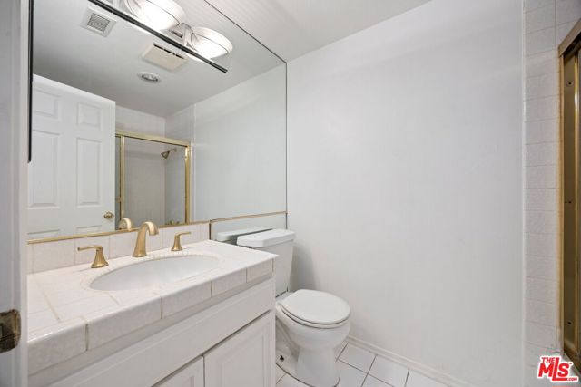 14050 Magnolia Boulevard, Sherman Oaks CA: https://media.crmls.org/mediaz/cf07502a-ec38-4f67-807b-531d80751afe.jpg