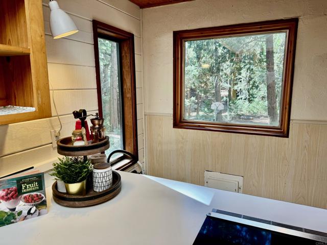 Image 13 of 64 For 22156 Crestline Road