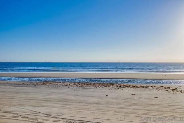 1750 Avenida Del Mundo, Coronado CA: https://media.crmls.org/mediaz/cf08013e-43f2-4d6b-8613-9528fedb9c68.jpg