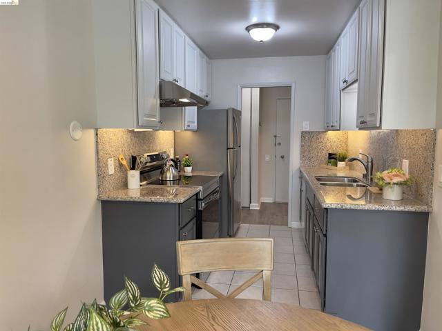 Image 4 of 17 For 3750 Harrison 103