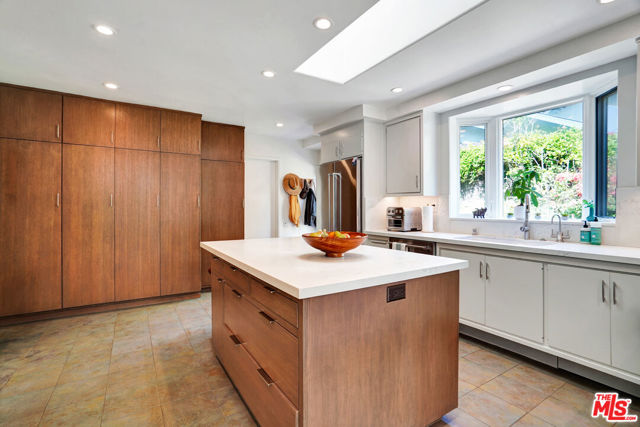 30612 Sicomoro Drive, Malibu CA: https://media.crmls.org/mediaz/cf0890dd-cdc2-4a51-be0c-12fa3839f890.jpg