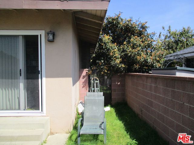 10421 S 1st Avenue, Inglewood CA: https://media.crmls.org/mediaz/cf089782-8e57-40b5-8ca6-60a5414afe4b.jpg