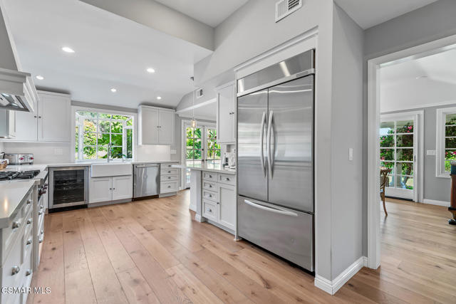 4498 Rayburn Street, Westlake Village CA: https://media.crmls.org/mediaz/cf090b78-140e-4105-b48c-2a05b45a5837.jpg