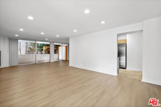 262 N Crescent Drive, Beverly Hills CA: https://media.crmls.org/mediaz/cf0916d2-a66f-436a-bdb4-681fb3d28a88.jpg