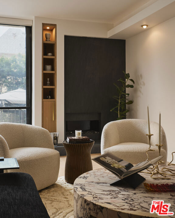 211 S Spalding Drive, Beverly Hills CA: https://media.crmls.org/mediaz/cf0984cb-891f-43e6-a1a8-4d08580d6ff6.jpg