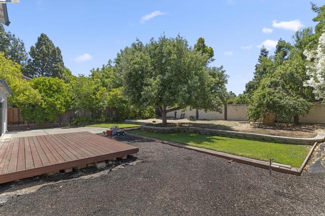 1927 Foxswallow Cir, Pleasanton CA: https://media.crmls.org/mediaz/cf0a300e-5fc4-43f0-b5b4-b2051ac79918.jpg