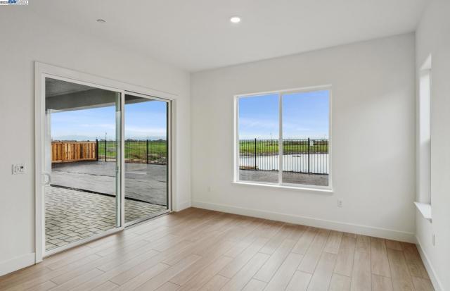 17685 Brightwood Avenue, Lathrop CA: https://media.crmls.org/mediaz/cf0bc612-93e7-4d22-aedb-9bcdf7b44935.jpg
