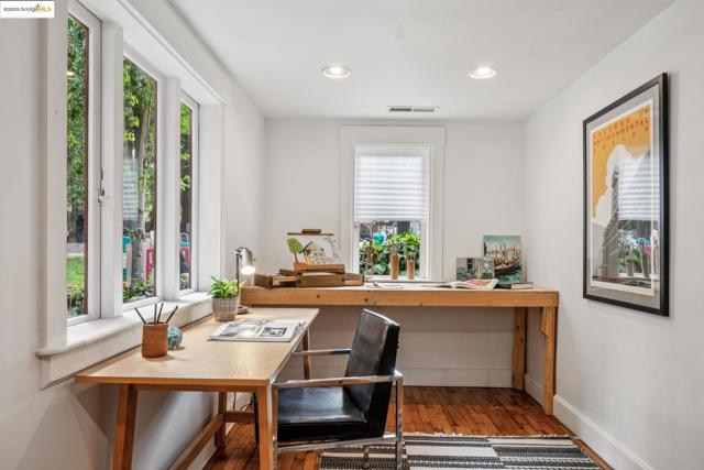 485 Hardy St, Oakland CA: https://media.crmls.org/mediaz/cf0bc9db-3397-4232-a951-8884ba3209cb.jpg