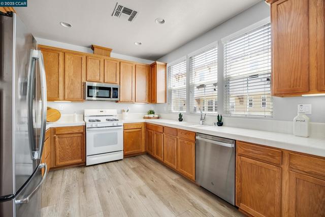 47 Matisse Ct, Pleasant Hill CA: https://media.crmls.org/mediaz/cf0befaa-2af8-44e3-a78b-26114cdb38f5.jpg