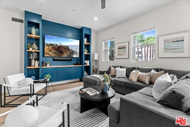 12714 W Sea Spray Place, Playa Vista CA: https://media.crmls.org/mediaz/cf0ed183-6447-4aca-80f2-5827ec8f88ae.jpg