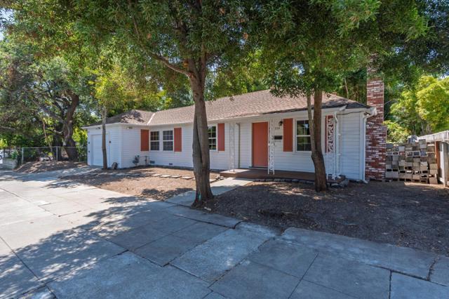 774 Chestnut Street, San Carlos CA: https://media.crmls.org/mediaz/cf0f0b40-a81f-4737-9d5a-4e7f8d6ce591.jpg