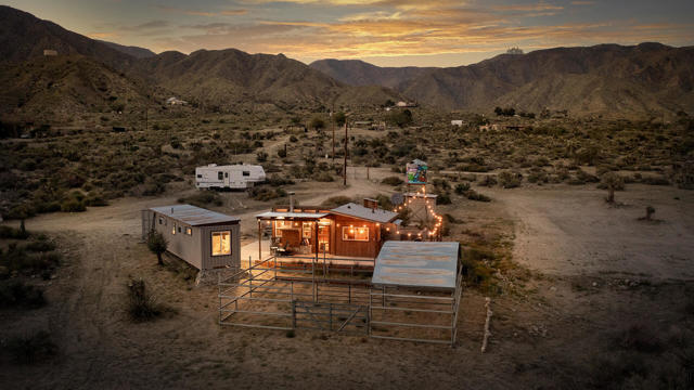 9223 N Star Trail, Morongo Valley CA: https://media.crmls.org/mediaz/cf0f5d66-882d-42b8-ae1d-7024ba8333d8.jpg
