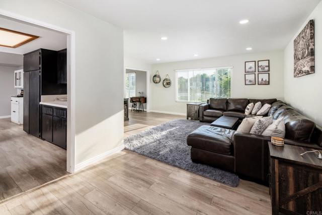 Detail Gallery Image 7 of 42 For 435 W Hawthorne St, Fallbrook,  CA 92028 - 3 Beds | 1/1 Baths