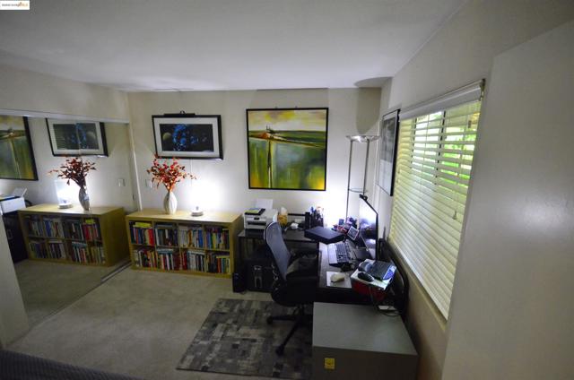 2915 N Texas St, Fairfield CA: https://media.crmls.org/mediaz/cf0f9866-9656-4071-9e61-201109ddead0.jpg