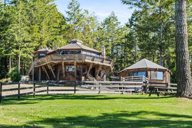 200 S Ranch Road, Pescadero CA: https://media.crmls.org/mediaz/cf100426-2383-44a7-aeff-ac22a6539595.jpg
