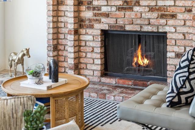 3014 BROADMOOR VIEW, Oakland CA: https://media.crmls.org/mediaz/cf109168-3a81-430c-94b7-77fc0c1f3457.jpg