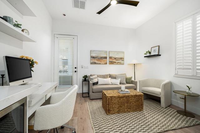 33 Calle La Reina, Rancho Mirage CA: https://media.crmls.org/mediaz/cf10ccf6-9e2d-4f6e-bcf9-1989baf591eb.jpg