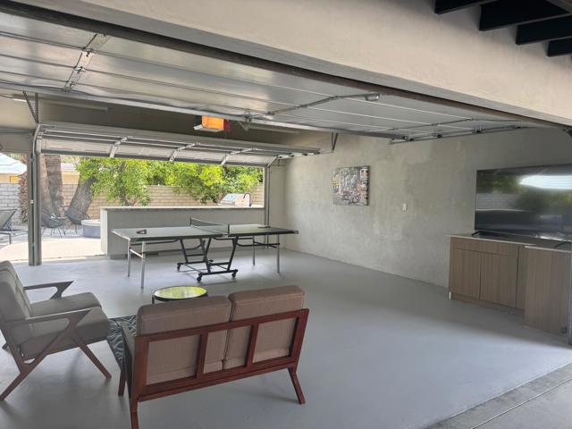 5155 E Bobolink Lane, Palm Springs CA: https://media.crmls.org/mediaz/cf10cdb8-5c77-4aad-99fd-01df439384e8.jpg