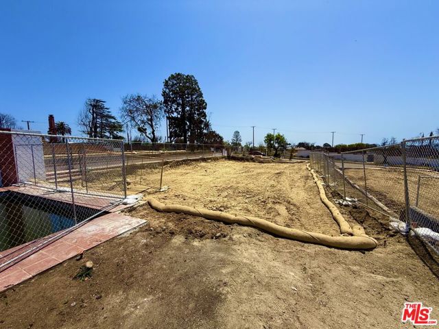 333 Lombard Avenue, Pacific Palisades CA: https://media.crmls.org/mediaz/cf114176-0d7d-48ea-84fa-28f4f9e55237.jpg