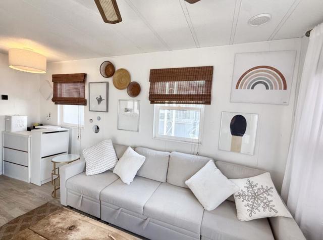 74711 Dillon Rd Spc 1013, Desert Hot Springs CA: https://media.crmls.org/mediaz/cf120a8a-3760-4e1a-b461-b311cd900558.jpg