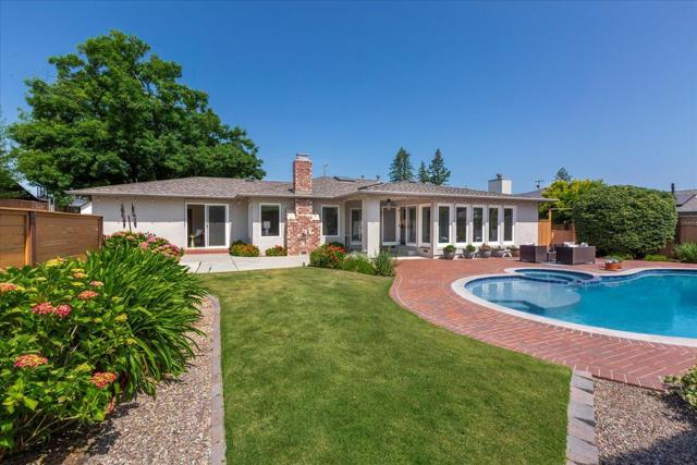 539 Los Ninos Way, Los Altos CA: https://media.crmls.org/mediaz/cf125c02-4057-404c-8418-4cec1ceb0855.jpg