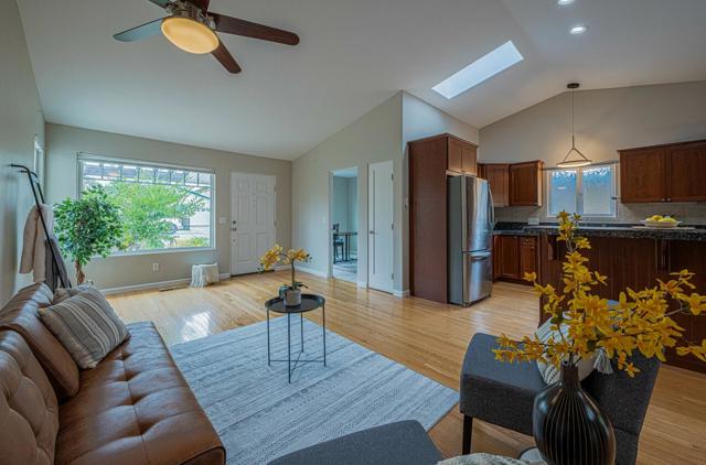 361 Hannon Avenue, Monterey CA: https://media.crmls.org/mediaz/cf12894b-44b0-4133-b58e-093836358b4a.jpg