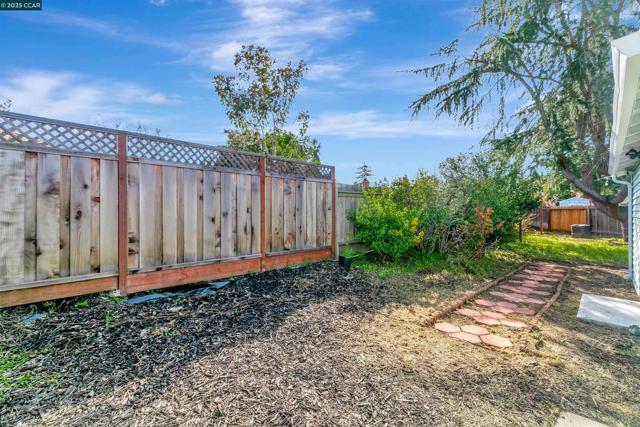 19 Marques Pl, Danville CA: https://media.crmls.org/mediaz/cf12a5bf-9751-4539-a3fc-151a9c0fb847.jpg