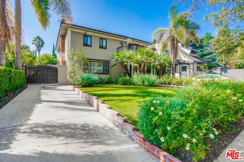 2033 N Serrano Avenue, Los Angeles, CA 90027