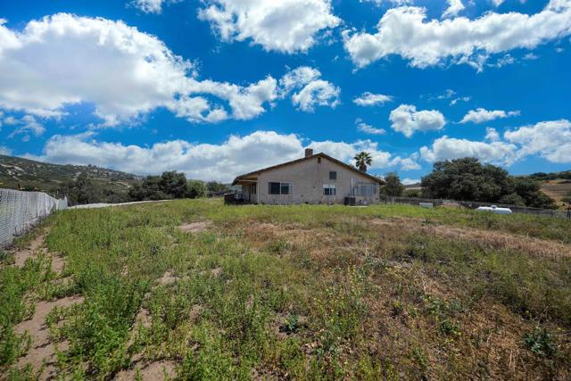 1250 E Old Julian Highway, Ramona CA: https://media.crmls.org/mediaz/cf14ae61-cfcf-4102-92e7-5ef45a48d935.jpg
