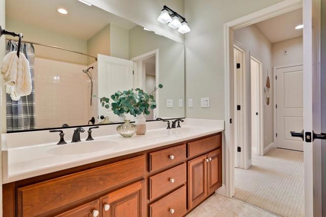 Image 39 of 52 For 138 Iris Drive