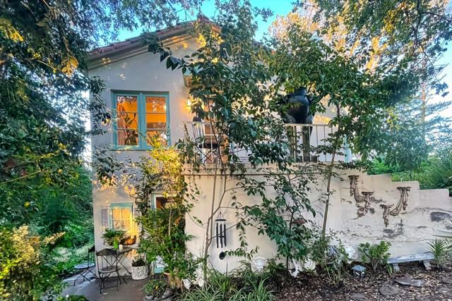 18211 Saratoga Los Gatos Road, Monte Sereno CA: https://media.crmls.org/mediaz/cf14ee60-db2b-463e-b129-2643a1d2656c.jpg