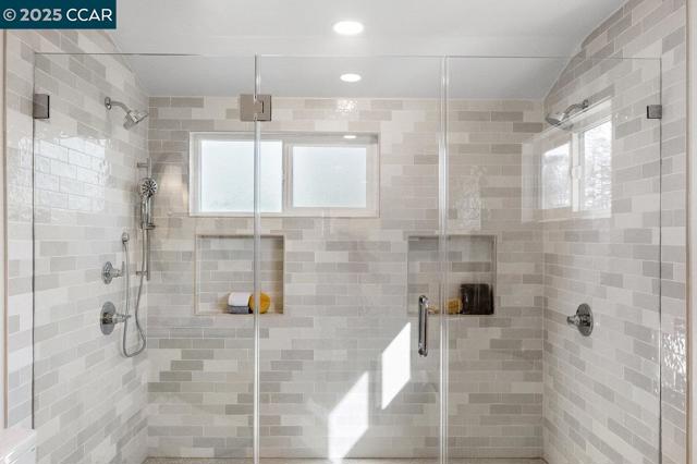 374 James Bowie Ct, Alamo CA: https://media.crmls.org/mediaz/cf153b25-68c7-426a-852e-072b3faf7ba4.jpg