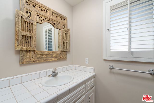 14972 CAMAROSA Drive, Pacific Palisades CA: https://media.crmls.org/mediaz/cf15a76e-d4dd-442a-9d9b-c36ba1a5f30f.jpg