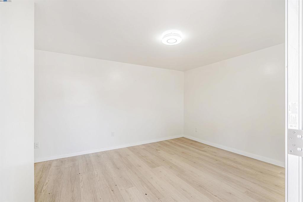 https://media.crmls.org/mediaz/cf167e12-7b7a-4e21-be7b-442ae46c0d01.jpg?preset=X-Large