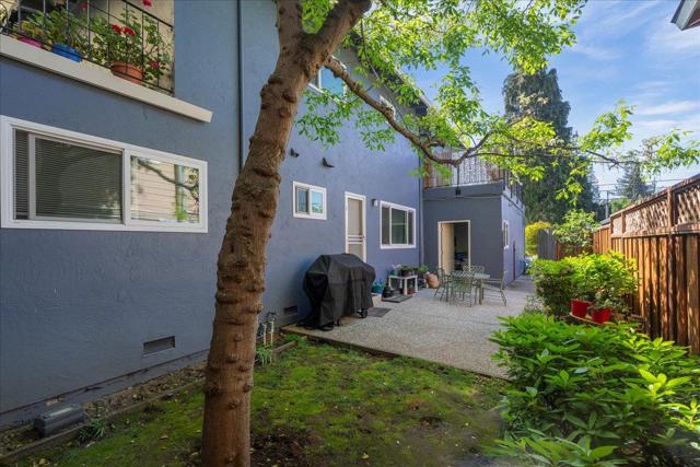 933 Florence Lane, Menlo Park CA: https://media.crmls.org/mediaz/cf169ba5-fefc-412b-9fc6-06ffac853535.jpg