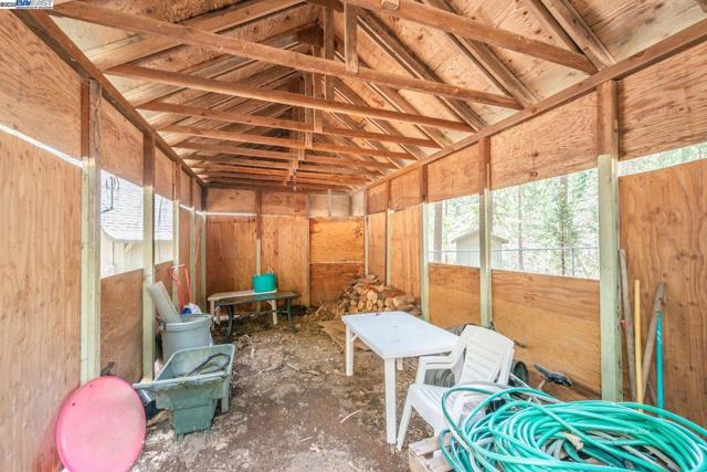121 Mountain Aire Ln, Trinity Center CA: https://media.crmls.org/mediaz/cf174c7e-e913-486b-89b7-242d0bff4fb3.jpg