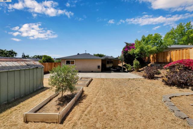 635 Janice Ave, Hayward CA: https://media.crmls.org/mediaz/cf1776f7-e60b-45eb-b606-eee971585c33.jpg