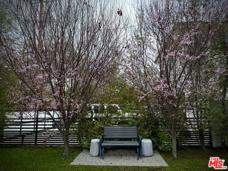 https://media.crmls.org/mediaz/cf17f656-70d2-4af0-aabb-9e18844072d0.jpg?preset=X-Large