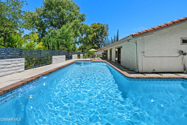 2257 Glastonbury Road, Westlake Village CA: https://media.crmls.org/mediaz/cf184bc7-429c-498d-869c-379d2e6dc69d.jpg