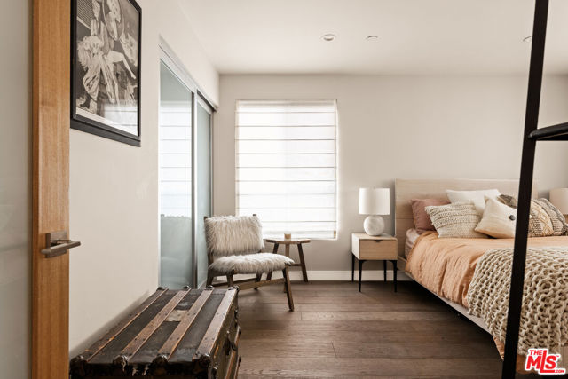 8512 Hargis Street, Los Angeles CA: https://media.crmls.org/mediaz/cf18e6ce-78de-4370-9441-95e2f25d9ac8.jpg