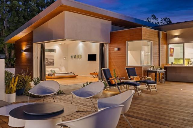 6672 Avenida Andorra, La Jolla CA: https://media.crmls.org/mediaz/cf18e758-bdb9-4d5a-a77e-8997678a2949.jpg