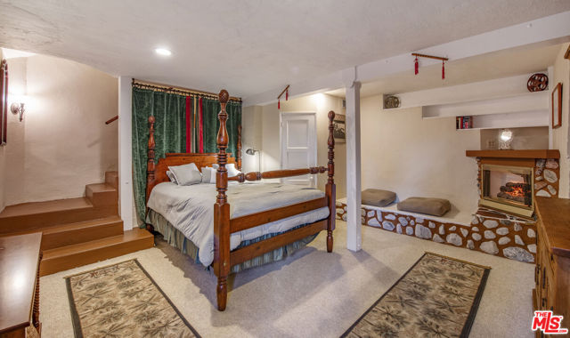 2882 Belden Drive, Los Angeles CA: https://media.crmls.org/mediaz/cf18ff39-6416-4958-ae0c-118de7fb1863.jpg
